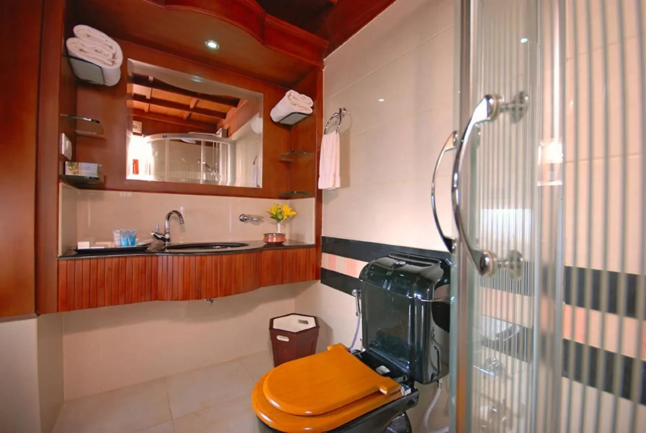 Sterling Houseboats Lake Palace, Alleppey Alappuzha Bådhotel