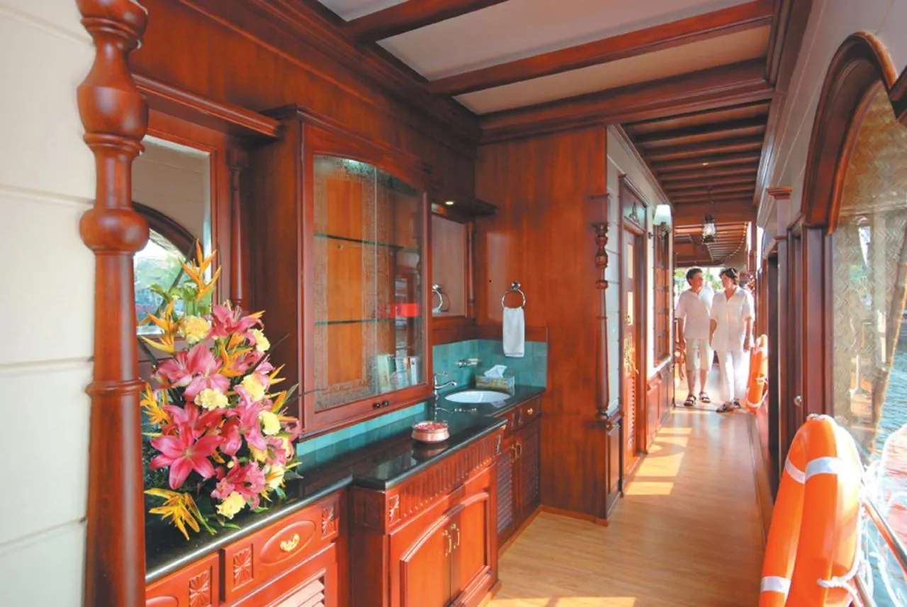 Sterling Houseboats Lake Palace, Alleppey Alappuzha